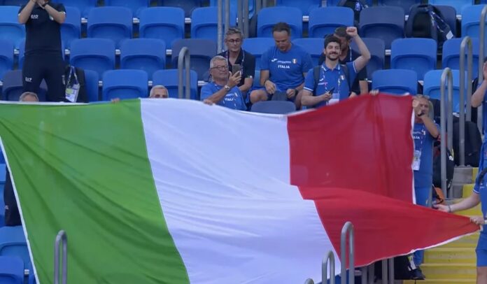 kolejna-wtopa-na-igrzyskach-sasina.-wloskiej-druzynie-puszczono-utwor-obrazajacy-klub-pilkarski-juventus