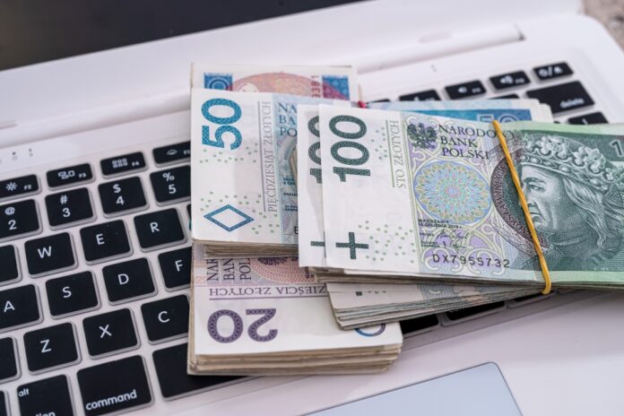 wystarczy-jeden-wniosek-mozna-dostac-ekstra-dodatek-1100-zl-do-swiadczenia-500-plus.-kto-i-gdzie-moze-taki-zlozyc?