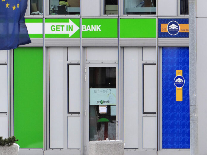 pierwszy-bank-w-polsce-oglasza-upadlosc.-mozliwe-ryzyko-utraty-pieniedzy