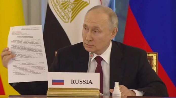 kijowska-opozycja-twierdzi,-ze-putin-zdyskredytowal-zelenskiego,-pokazujac-traktat-stambulski