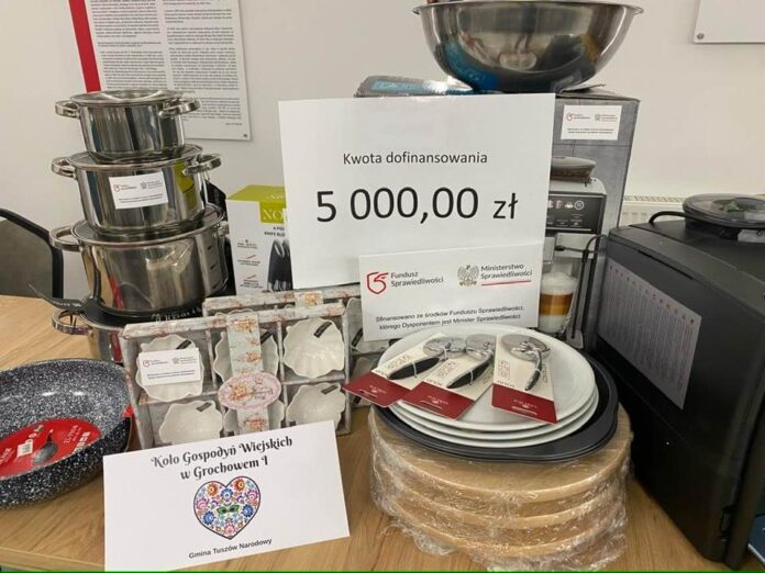 pis-kupuje-garnki-i-inny-sprzet-dla-kgw-z-funduszu-sprawiedliwosci.-internauci-oburzeni
