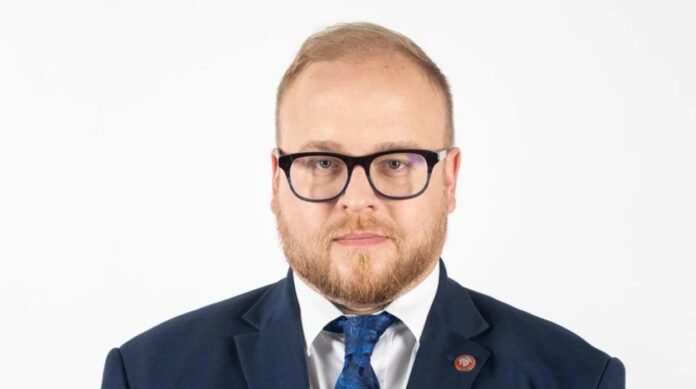 jasina-za-slowa-o-rzezi-wolynskiej-stracil-stanowisko-rzadowe.-teraz-poprowadzi-podcast-rezimowej-tvp