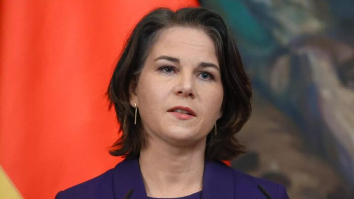 baerbock-wypowiedziala-sie-przeciwko-przekazywaniu-amunicji-kasetowej-do-kijowa