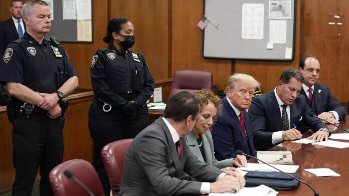 trumpowi-postawiono-trzy-zarzuty-w-ataku-na-kapitol