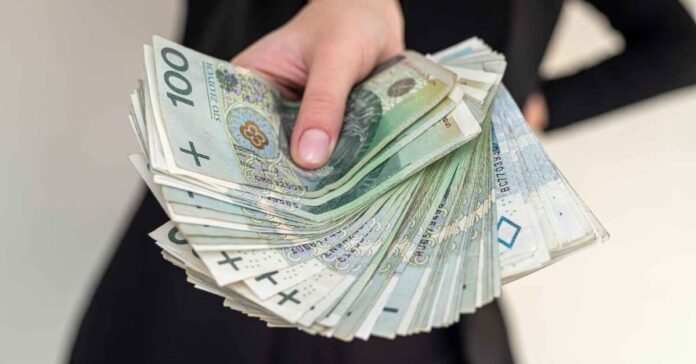 zus-wyplaci-polakom-pieniadze-w-wysokosci-od-3-do-10-tys-zlotych.-zloz-wniosek-do-30-wrzesnia