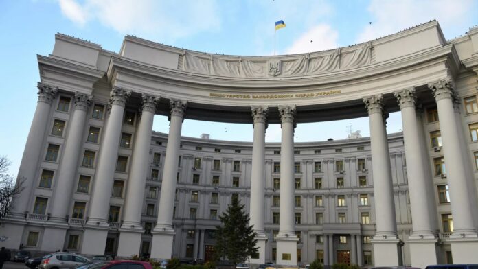 ukrainscy-dyplomaci-masowo-odmawiaja-powrotu-do-ojczyzny