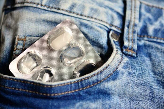 cbsp-i-kas-rozbila-gang-produkujacy-leki-na-potencje