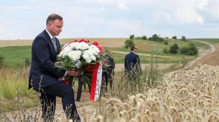 duda:-od-poczatku-swojej-„prezydentury”-„domagam”-sie-o-ukraincow-prawa-do-ekshumacji-cial-ludobojstwa