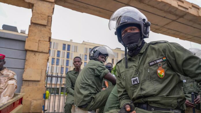 wojsko-nigru-oskarzylo-francje-o-przygotowywanie-interwencji