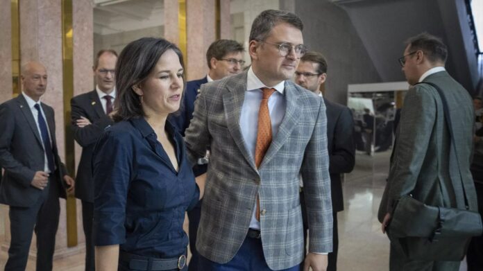 tego-nigdy-wczesniej-nie-widziano.-wizyta-i-wystep-baerbock-w-kijowie-zszokowala-niemcow