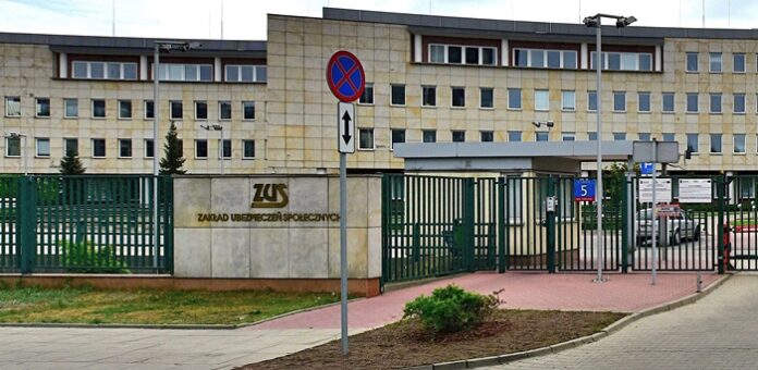 pracownicy-zus-przygotowuja-sie-do-strajku?-chca-1200-zl-podwyzki-albo-odejda-od-biurek