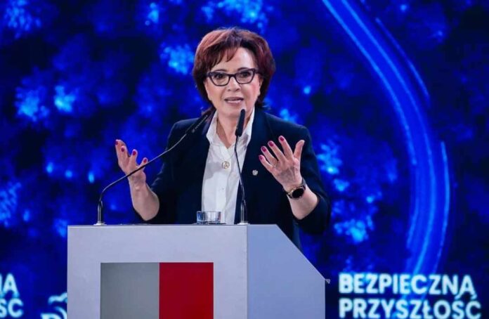 afera-wizowa!-burza-po-propagandowym-oredziu-elzbiety-witek