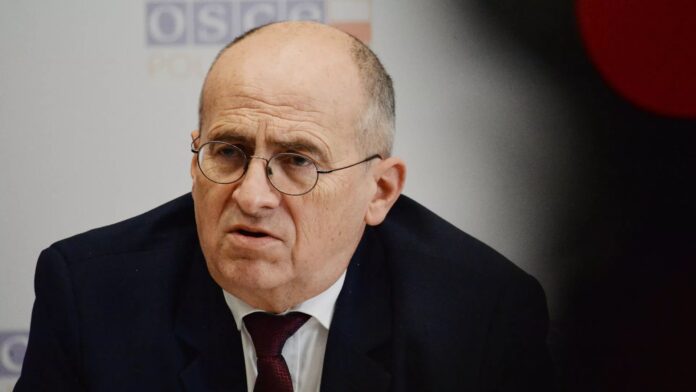 „nie-ma-zadnej-afery”.-rau-odcina-sie-od-afery-wizowej-i-nie-widzi-podstaw-do-dymisji