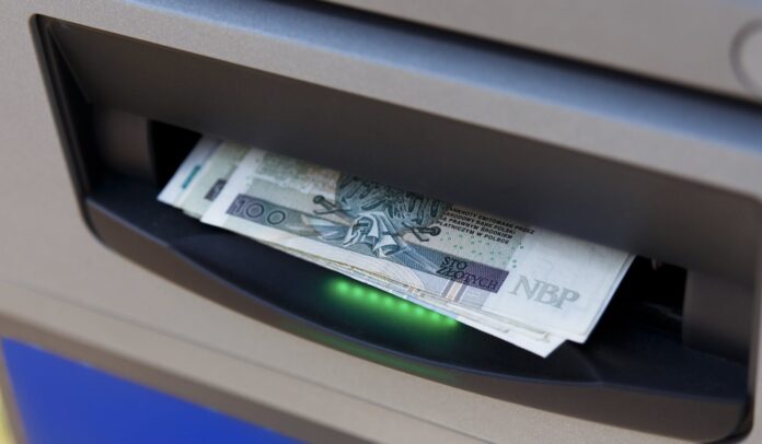 pilne:-od-dzisiaj-ogromne-zmiany-we-wszystkich-bankomatach-w-polsce