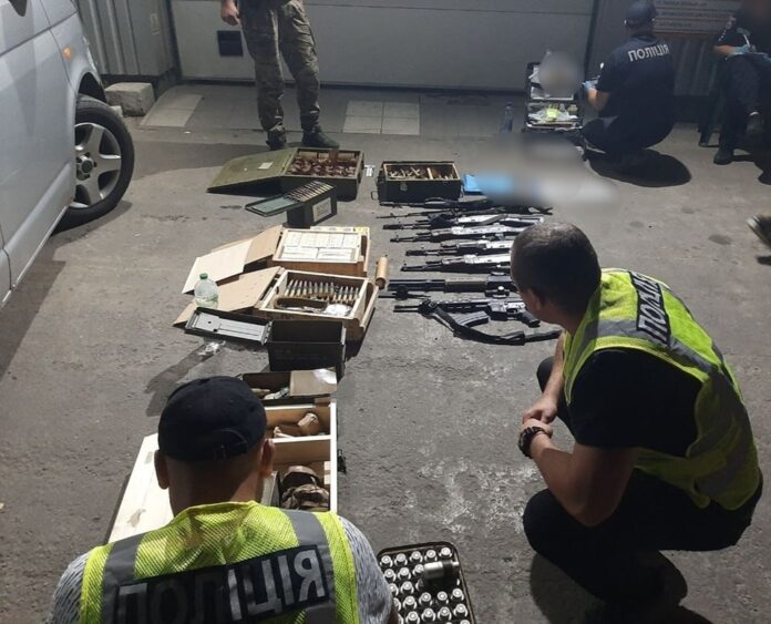 na-ukrainie-pracownik-wojskowego-centrum-rekrutacyjnego-zostal-zatrzymany-za-nielegalne-posiadanie-broni