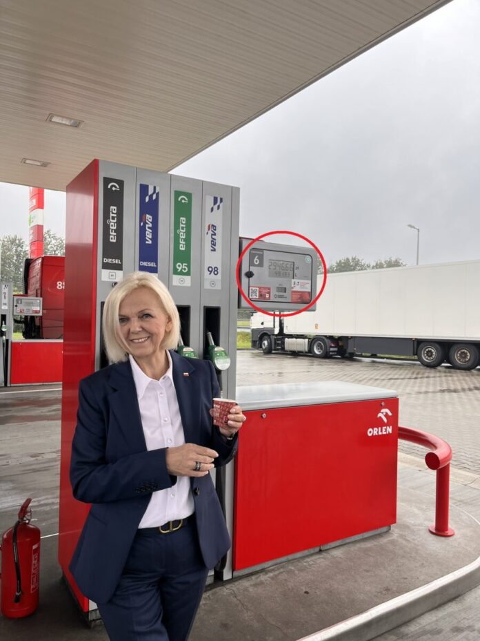 poslanka-pis-probowala-przekonac-polakow,-ze-na-orlenie-nie-brakuje-paliwa.-uwage-przykul-jeden-szczegol