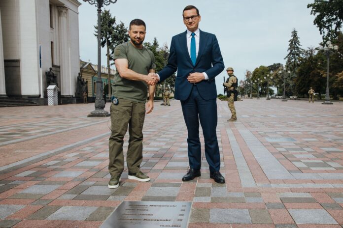 kolumna-morawieckiego-spowodowala-w-lipcu-wypadek-na-ukrainie.-sprawa-byla-wyciszana-przez-pisowski-rezim