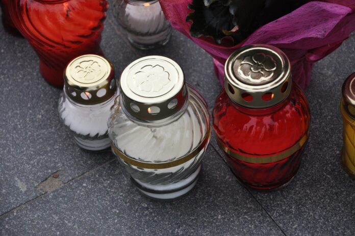 wszystkich-swietych-2022:-cena-zniczy-wieksza-o-nawet-30-procent