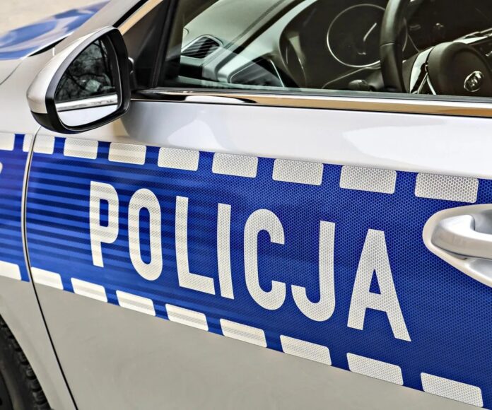 pijany-ukrainiec-bez-prawa-jazdy-uderzyl-w-drzewo-i-budynek