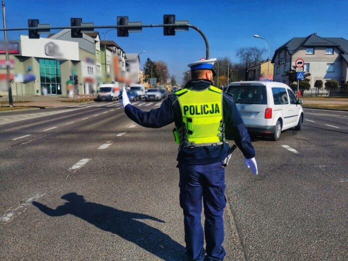 belchatow:-pijany-ukrainiec-kierowal-ruchem.-mowil,-ze-pomaga-policji