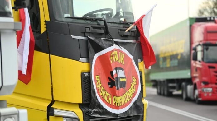oszukana-wies-dolaczyla-do-protestu-polskich-przewoznikow-na-granicy-polsko-ukrainskiej