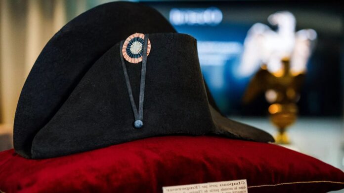 kapelusz-napoleona-poszedl-pod-mlotek-we-francji-za-rekordowa-kwote-1,9-mln-euro