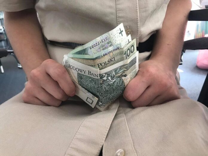 nadchodzi-koniec-13-i-14.-emerytury?-polacy-zastanawiaja-sie-co-dalej-z-dodatkami