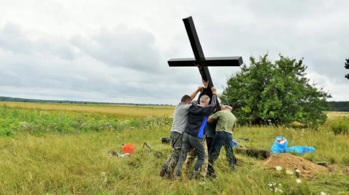 brytyjski-historyk-przypomnial-o-ukrainskim-ludobojstwie-na-wolyniu.-„nieobecne-w-podrecznikach”