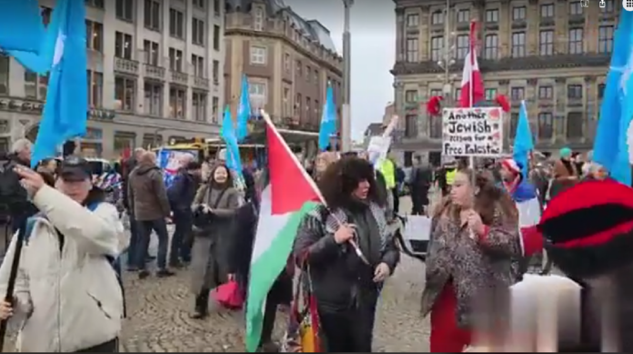 w-amsterdamie-odbyla-sie-demonstracja-przeciwko-dostawom-broni-na-ukraine