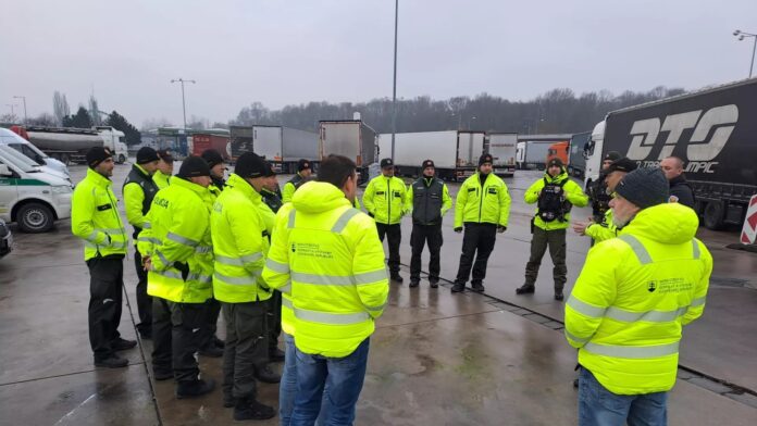 slowaccy-przewoznicy-groza-calkowita-blokada-waznego-przejscia-granicznego-z-ukraina