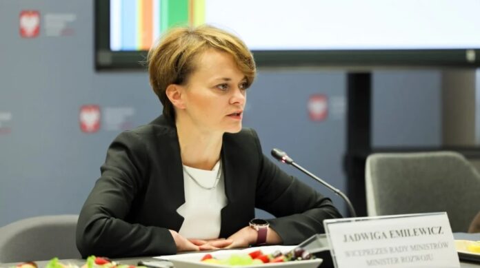 emilewicz-poleciala-do-usa-blagac-o-dalsze-wsparcie-dla-ukrainy