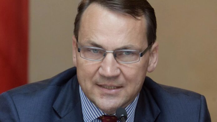 sikorski:-polska-zapewni-logistyke-dostaw-amunicji-z-ue-na-ukraine