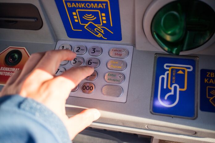 bank-zablokowal-konto-na-30-dni-za-tytul-przelewu