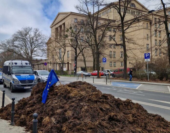 rolnicy-organizuje-protesty.-na-cel-ida-biura-poselskie