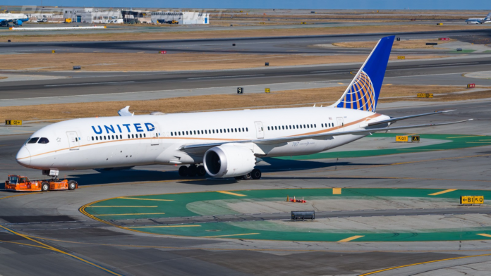 united-airlines-787-sfo-bound-flight-returned-to-singapore-after-hole-in-engine