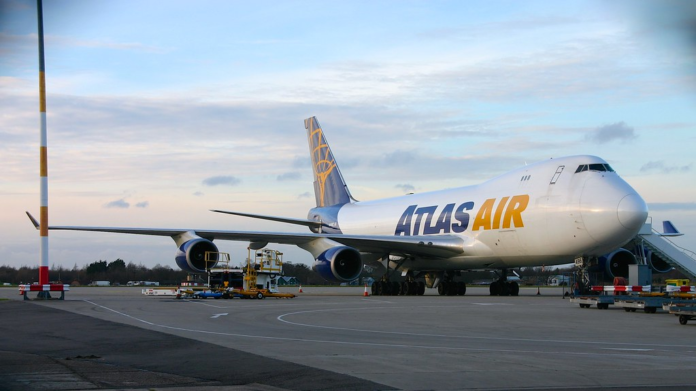 atlas-air-boeing-747-collides-with-hangar-at-fort-lauderdale-|-exclusive