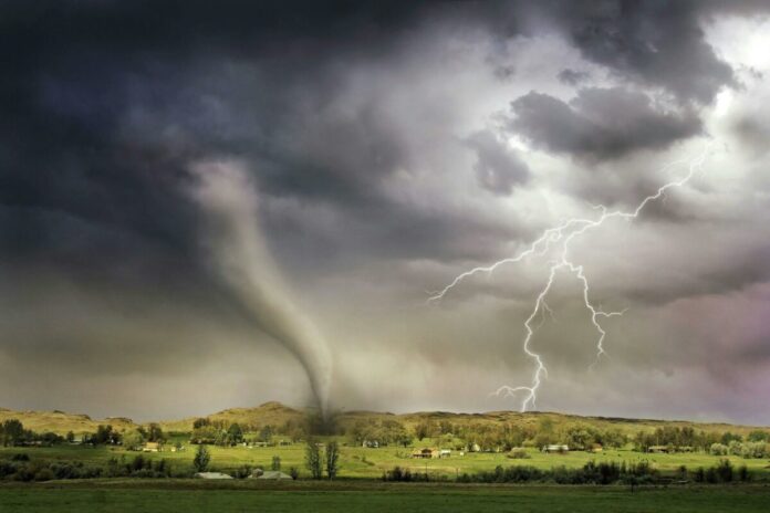 gigantyczne-tornado-zabilo-piec-osob