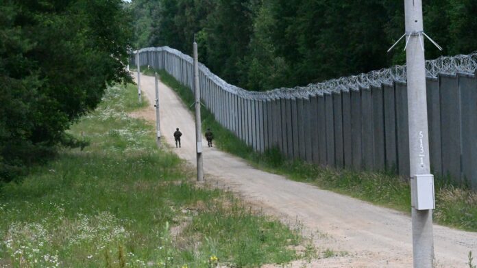 zolnierz-dzgniety-nozem-przez-nielegalnego-imigranta-jest-w-stanie-smierci-klinicznje-–-donosza-media