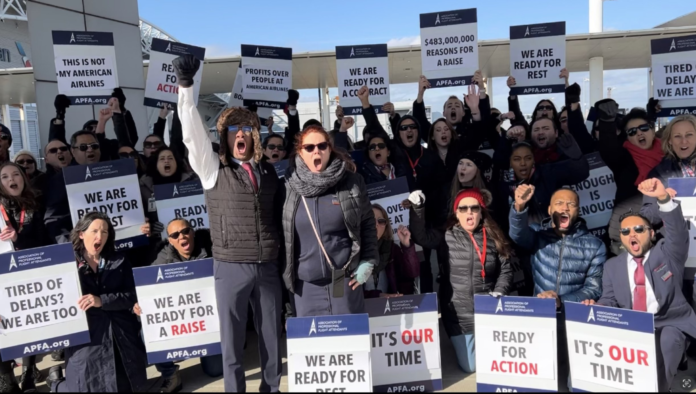 american-airlines-flight-attendant-rejects-pay-raise,-threatens-new-strike