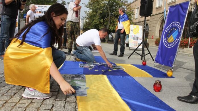 bezpodstawny-sponsoring-„uchodzcow”-z-ukrainy-przedluzony.-duda-podpisal-ustawe