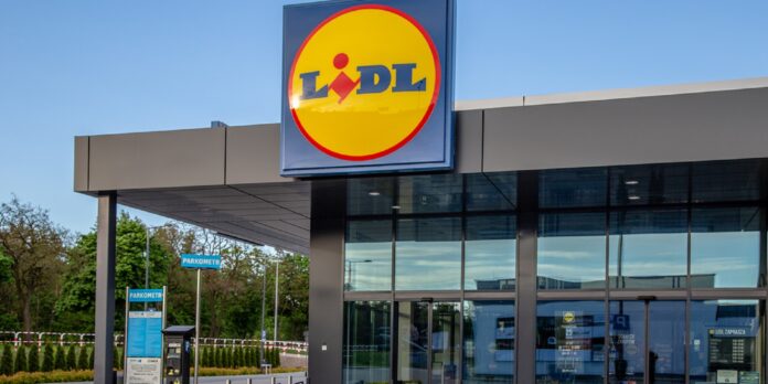 tyle-zarabiaja-kasjerzy-w-lidl,-biedronka,-aldi:-czy-na-pracownikow-czekaja-kokosy?