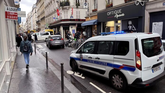 policja-zbiera-sie-na-place-de-la-republique-w-paryzu-w-oczekiwaniu-na-zamieszki