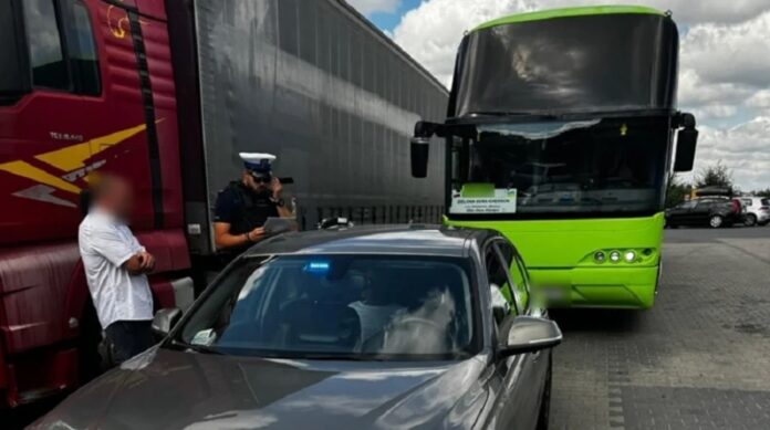 poznan-policja-zatrzymala-pijanego-kierowce-autokaru.-oczywiscie-byl-nim-ukrainiec