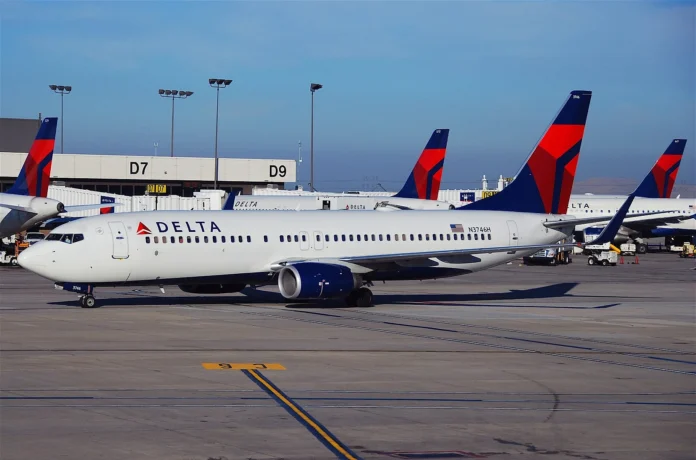 service-vehicle-collides-with-delta-air-lines-boeing-737-at-boston-airport-|-exclusive