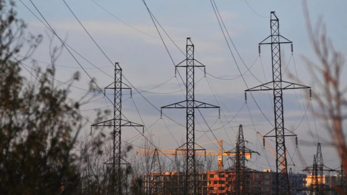 „zelenski-zrobil-z-tuska-frajer”.-ukraina-wznawia-eksport-energii-elektrycznej-do-europy