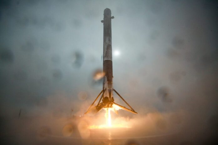 falcon-9-rocket-incident:-booster-b1062-topples-over-during-landing-on-asog