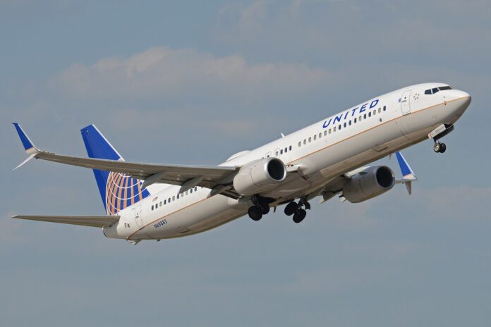 united-cancun-chicago-flight-turbulence,-7-injured,-emergency-landing-in-memphis