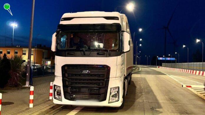 pijany-ukrainiec-wjechal-ciezarowka-w-bramki-na-a1 pijany-ukrainiec-wjechal-ciezarowka-w-bramki-na-a1