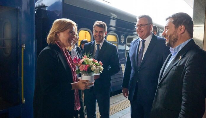 szmyhal-rozmawial-z-premierem-lotwy-o-wzmocnieniu-afu-na-polu-bitwy