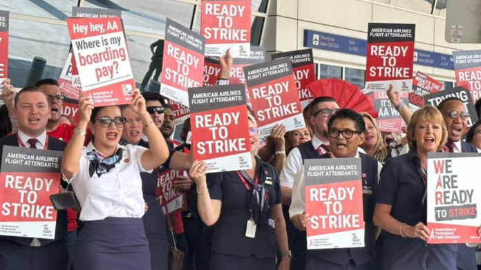 american-airlines-flight-attendants-upgrade-new-contract-with-20.5%-raise